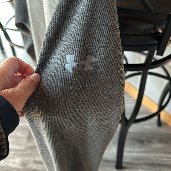 Under Armour long sleeve shirt - Picture 2 of 7